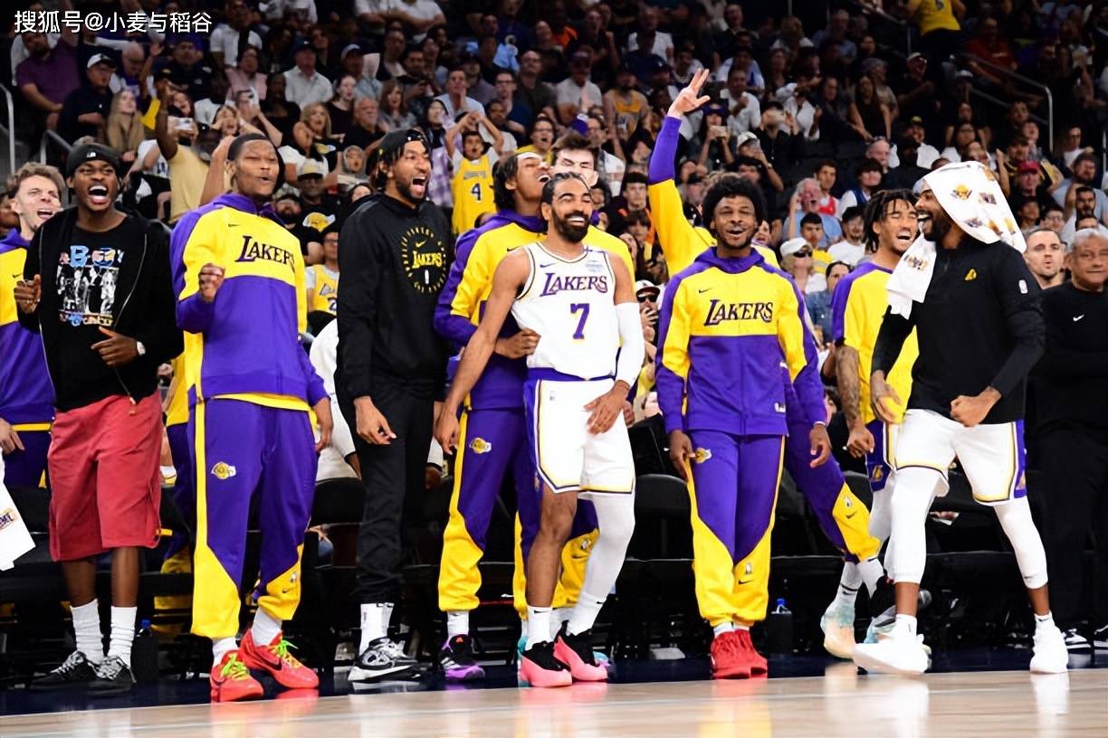 谁还不是最佳主帅！布朗上任尼克斯捧杯 相较锡伯杜时代变化多大（布朗上任尼克斯即捧杯：与锡伯杜时期相比究竟改变了多少）