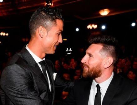 意媒：如果接受降薪，目前年薪600万欧的佩7可能与罗马续约（意媒：若接受降薪，年薪600万欧的佩7有望与罗马续约）