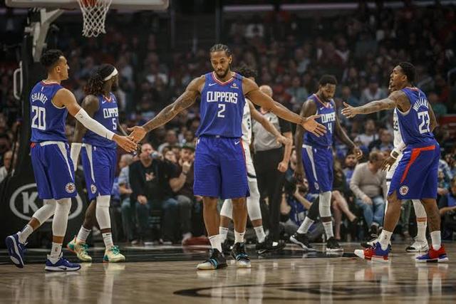 火力拉满！阿夫迪亚&夏普合砍17分，开拓者三节反超比分（状态火热！阿夫迪亚、夏普合得17分，开拓者三节实现反超）