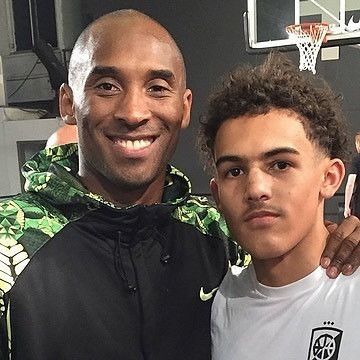 从手足无措到游刃有余，齐达内在公园学着踢毽子（齐达内在公园练踢毽子，从生疏到娴熟）