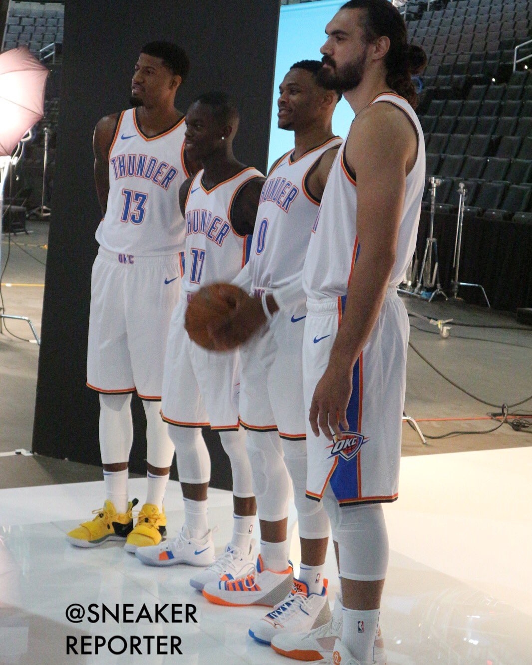 欧文突破防守造成杀伤球成功（欧文强突撕裂防线，造犯规并打成）