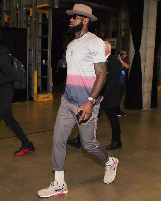 西甲前瞻：黄潜新赛季丢球联赛最少，皇社近况回暖4场3胜（西甲前瞻：黄潜本季失球最少防线稳固，皇社回暖近4场取3胜）