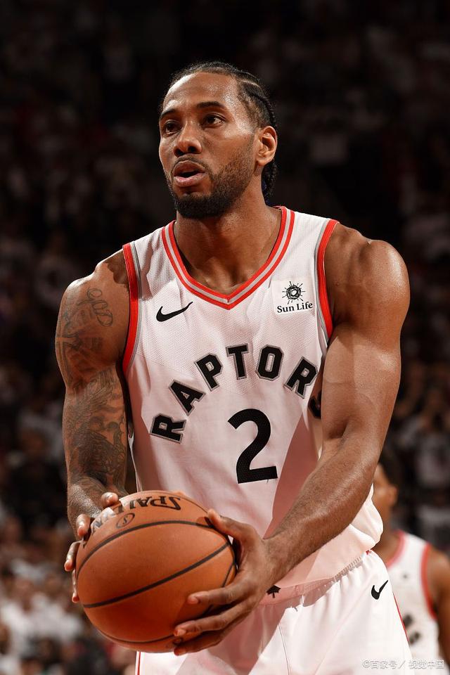 格拉斯纳：拉克鲁瓦会没事的，在六万人面前罚点球并不轻松（格拉斯纳称拉克鲁瓦无碍：六万观众面前主罚点球并不容易）