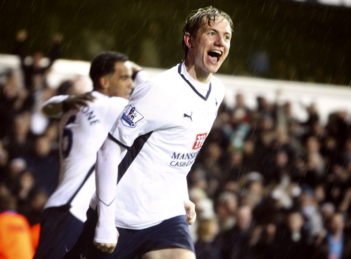 带队6战4胜重回积分榜榜首，穆斯卡特当选中超9／10月最佳教练（率队近6战4胜重返榜首，穆斯卡特荣膺中超9-10月最佳主帅）