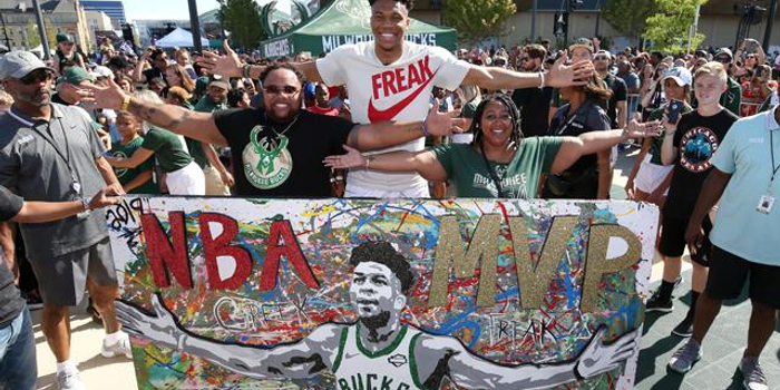 哈登下半场哑火4中0仅得2分，正负值-17全队最低（哈登下半场手感冰凉，4投0中仅拿2分，正负值-17全队最差）