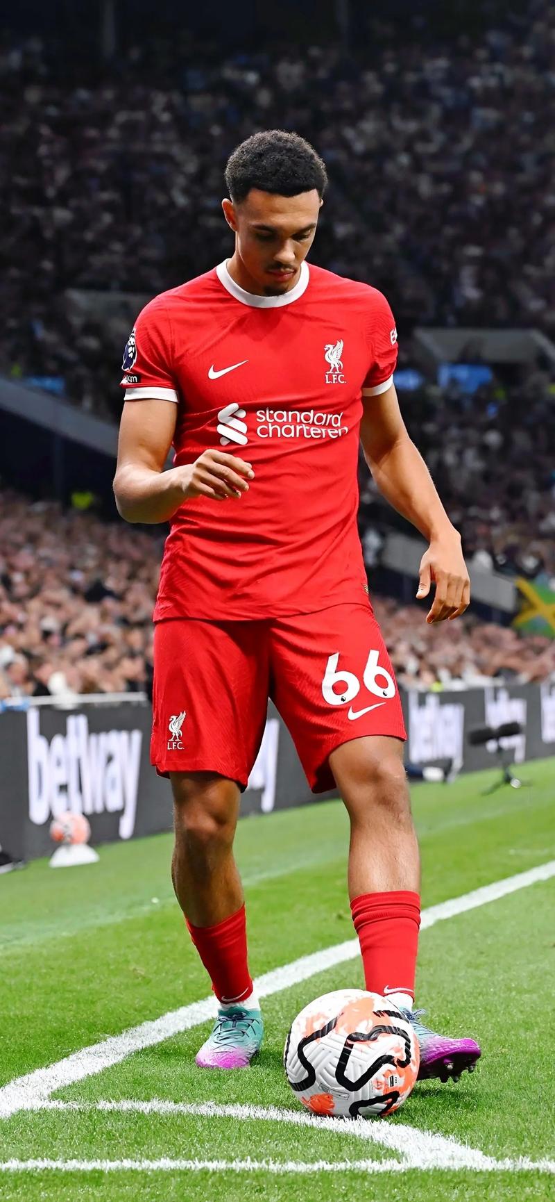 德媒：拜仁不会把16岁中卫基亚拉放走，他很快会签下一份长约（德媒：拜仁拒放16岁中卫基亚拉，续长约在即）