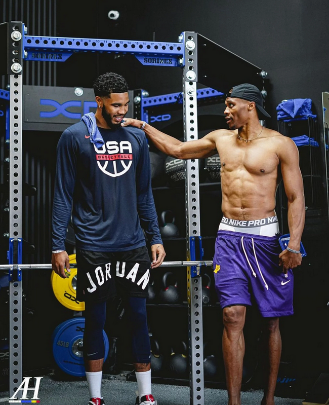 NBA战报：布克25分，古德温罚球准绝杀，太阳99-98勇士（太阳99-98险胜勇士：布克砍下25分，古德温罚球准绝杀）