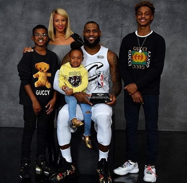 日职乙战报：山田元气一夫当关，秋田蓝闪电0-0仙台七夕（日乙战报：山田元气铁壁镇守，秋田蓝闪电与仙台七夕互交白卷）
