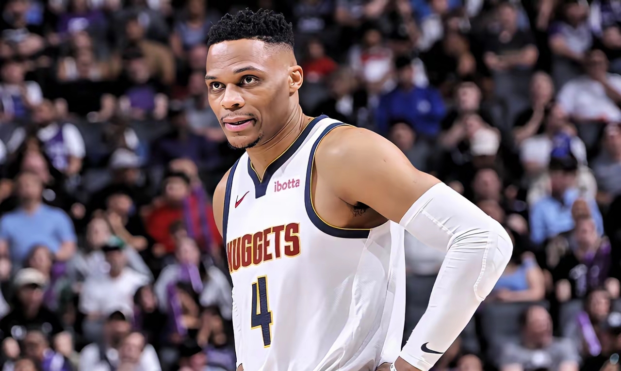 阿门本赛季首次得分30+，他得分上25的比赛火箭4场全胜（阿门本季首砍30+，其25+场次火箭4战全胜）