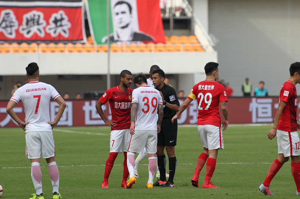 阿斯报：哈维出席丰特的巴萨主席竞选宣讲会，公开反对拉波尔塔（阿斯报：哈维参加丰特的巴萨主席竞选活动，公开表态反对拉波尔塔）