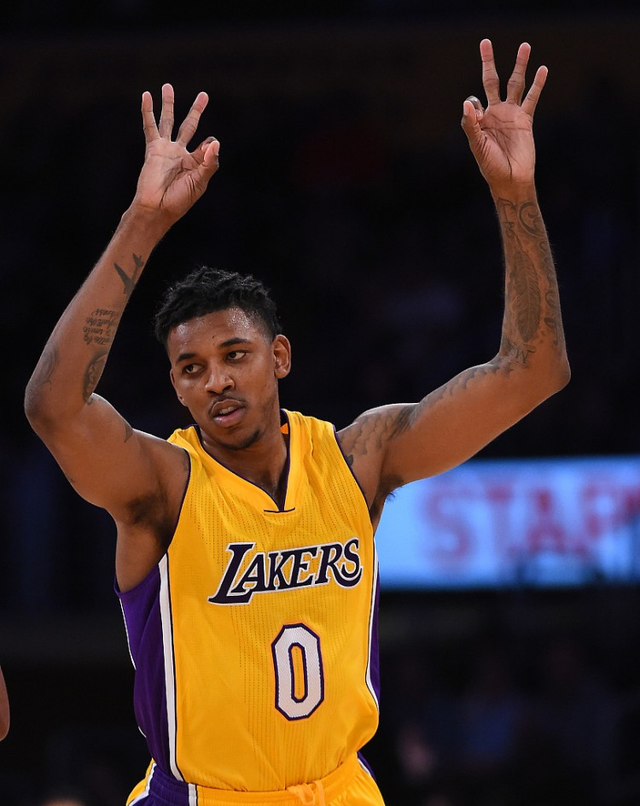 世体：巴萨还没有收到对特狮的报价，他们希望他先彻底康复（世体：巴萨尚未收到特尔施特根的报价，俱乐部希望他先完全康复）