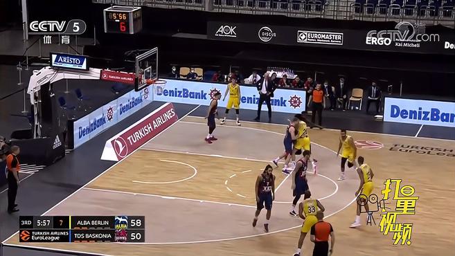 AC米兰1-0登顶意甲！38岁名将却抢走风头，带队12场不败紧追榜首（AC米兰1-0登顶意甲，豪取12场不败！38岁名将抢尽风头）